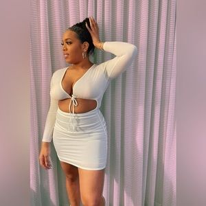 Sz: S,L Long sleeve White Tie Front Dress